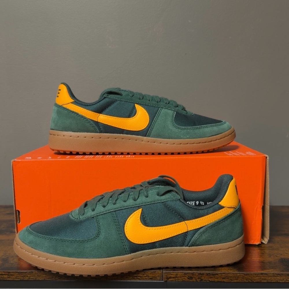 Nike Men’s Field Generals Low-Top Sneakers - Green with Yellow Swoosh